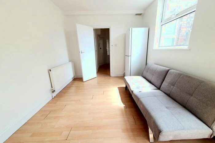 2 Bedroom Flat To Rent In Ashfield Road, Manor House, N4