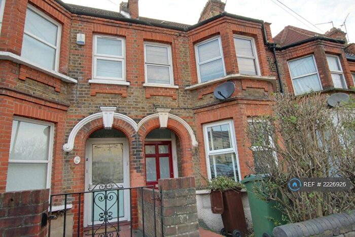 1 Bedroom Maisonette To Rent In Chingford Lane, Woodford Green, IG8