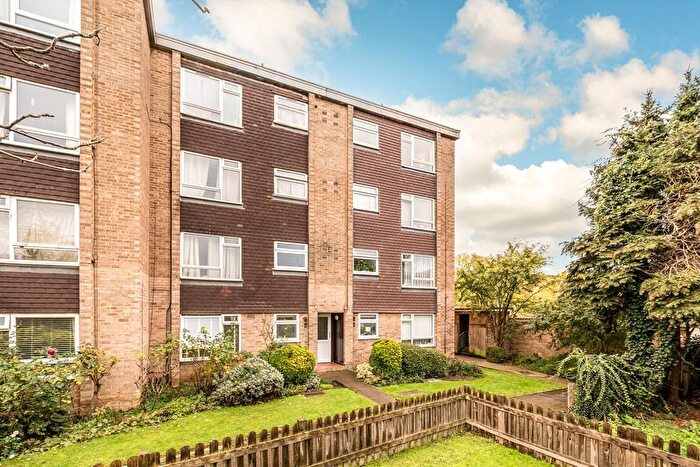 1 Bedroom Flat For Sale In Stourton Avenue, Hanworth, TW13