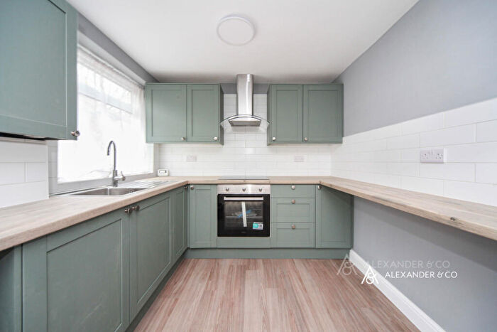 2 Bedroom Flat To Rent In Victoria Street, Dunstable, Bedfordshire, LU6