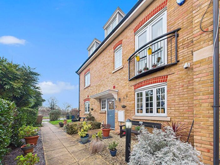 4 Bedroom Town House For Sale In Coneygeare Court, Eynesbury, St. Neots, PE19