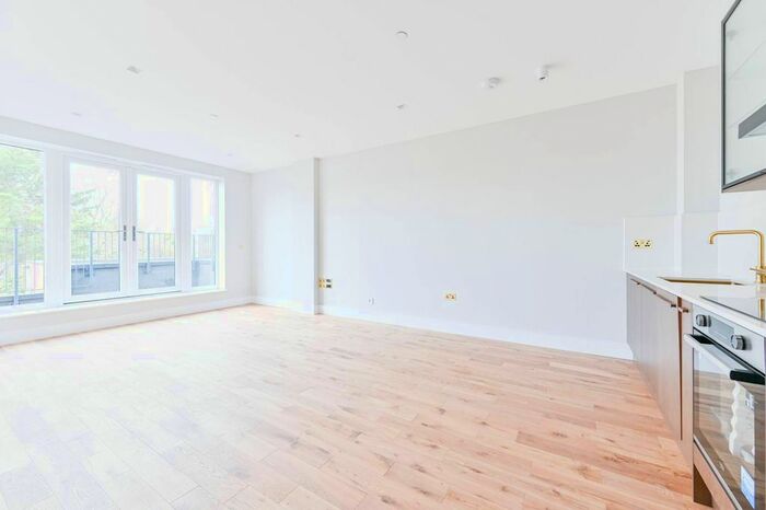 2 Bedroom Flat To Rent In Dalton Street, West Norwood, London, SE27