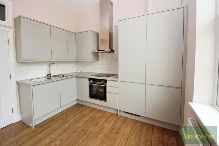 1 Bedroom Flat To Rent In Malden Manor, New Malden, KT3