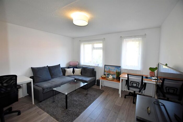 1 Bedroom Flat For Sale In Lowdell Close, Yiewsley, UB7
