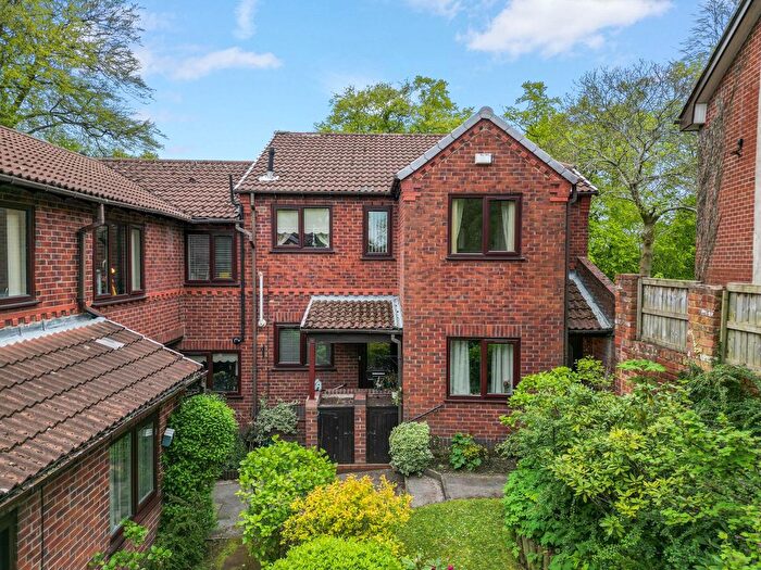 2 Bedroom Flat For Sale In Foxdale Court, Appleton, WA4