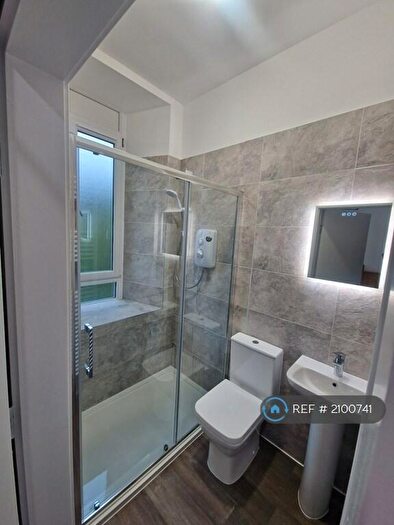 4 Bedroom Flat To Rent In Roslea Drive, Glasgow, G31