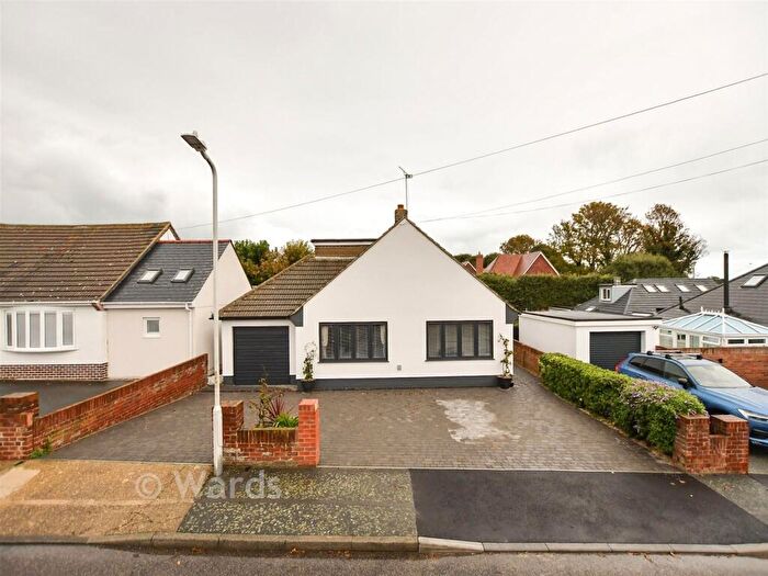 3 Bedroom Detached Bungalow For Sale In Cornwallis Gardens, Broadstairs, Kent, CT10