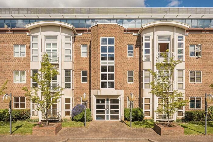 2 Bedroom Flat For Sale In Manbre Road, Hammersmith, W6