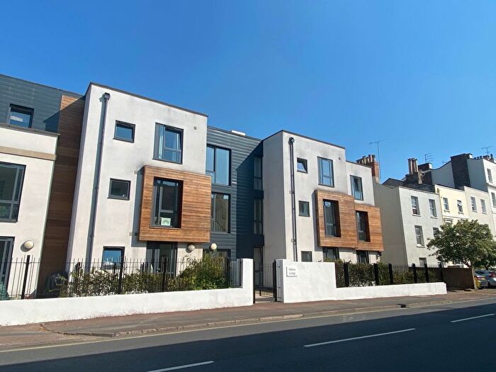2 Bedroom Flat To Rent In Hewlett Road, Sidney Lodge Hewlett Road, GL52