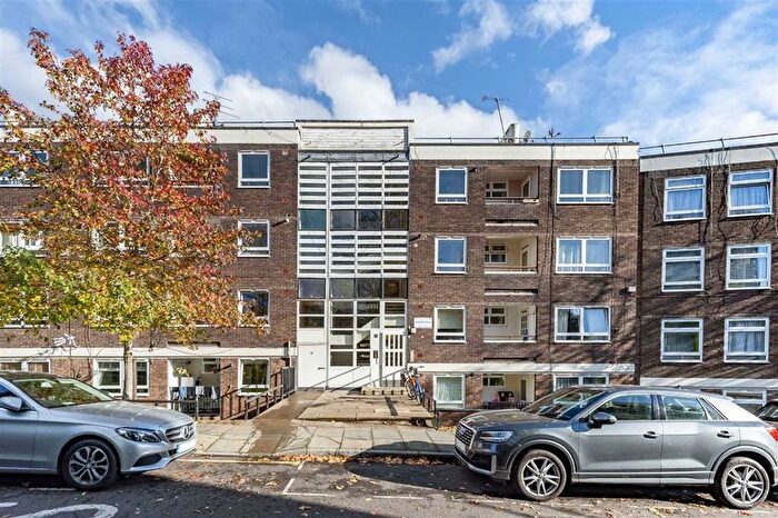 3 Bedroom Flat To Rent In Senior Street, Hyde Park, W2