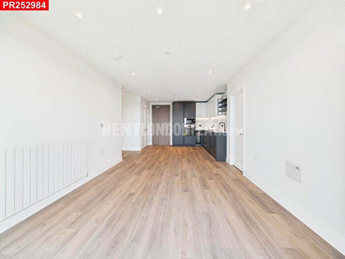 2 Bedroom Flat To Rent In Townsend Road, Kidbrooke, – Bedrooms Flat, SE3