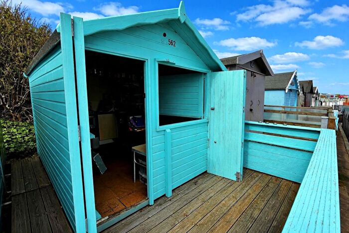 Chalet For Sale In Eastcliff, Walton-On-The-Naze, CO14