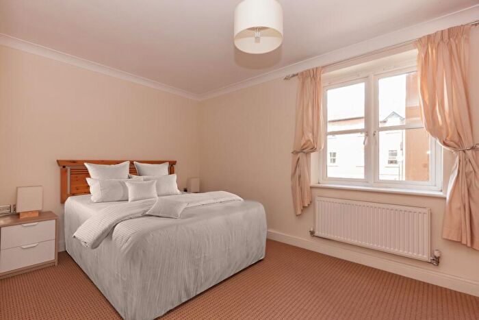 1 Bedroom Apartment For Sale In Regal Close, OX14