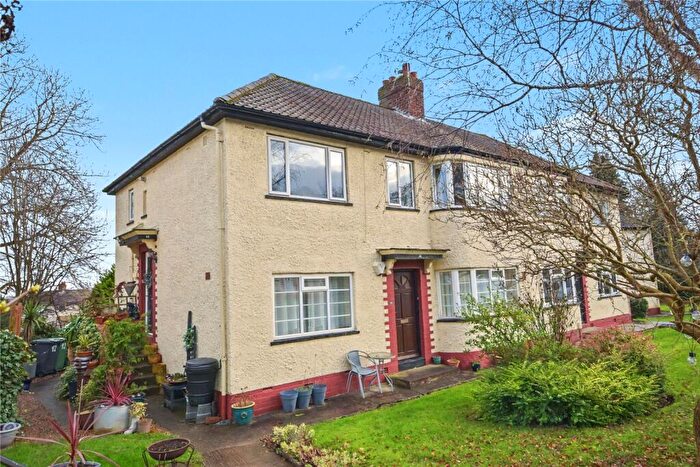 2 Bedroom Apartment For Sale In Otterburn Gardens, Leeds, West Yorkshire, LS16