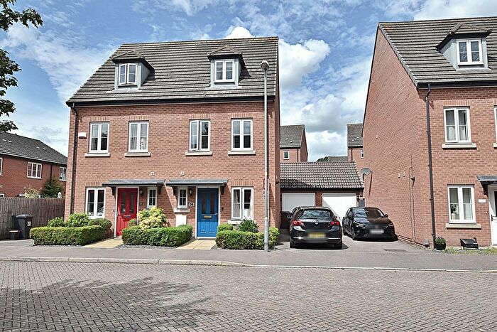 3 Bedroom Town House For Sale In Iris Crescent, Lincoln, LN1