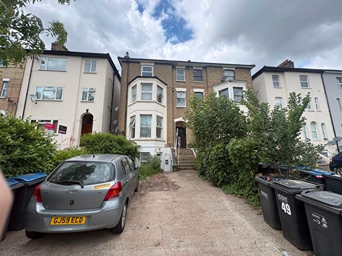 2 Bedroom Flat To Rent In Selhurst Road, London, SE25