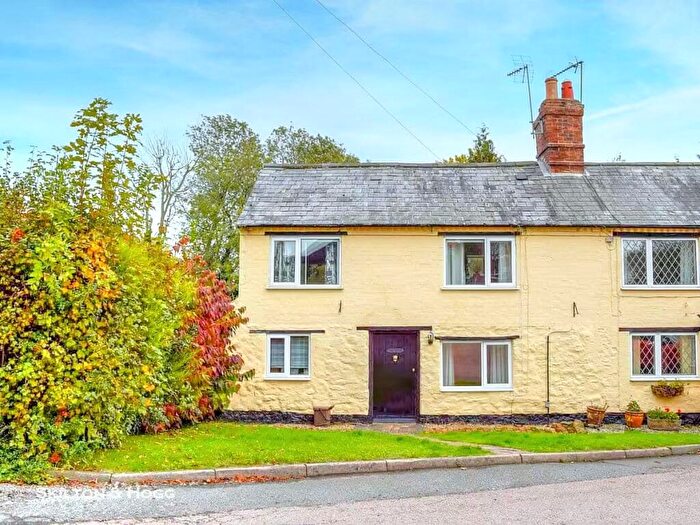 3 Bedroom Semi-Detached House For Sale In High Street, Welton, NN11