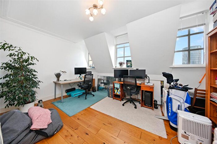 2 Bedroom Apartment To Rent In Imperial Hall, EC1V