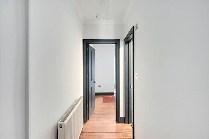 1 Bedroom Flat To Rent In Senrab Street, Stepney Green, London, E1