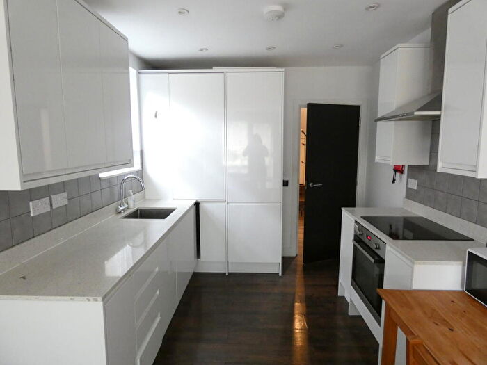 2 Bedroom Flat To Rent In Trafalgar Street, Southwark, London, SE17