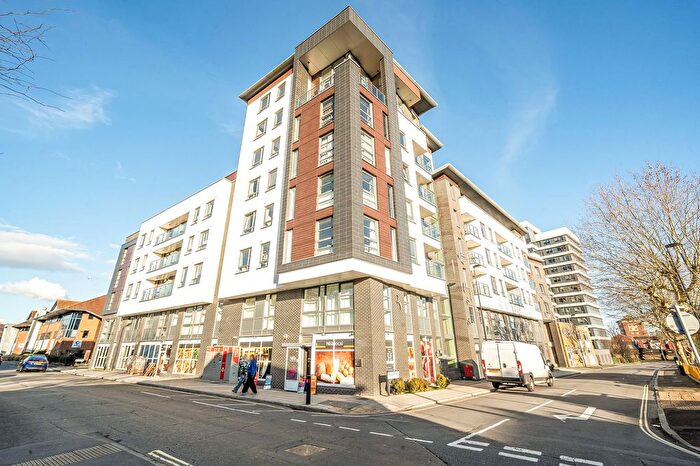 2 Bedroom Flat For Sale In College Street, Empress Heights College Street, SO14