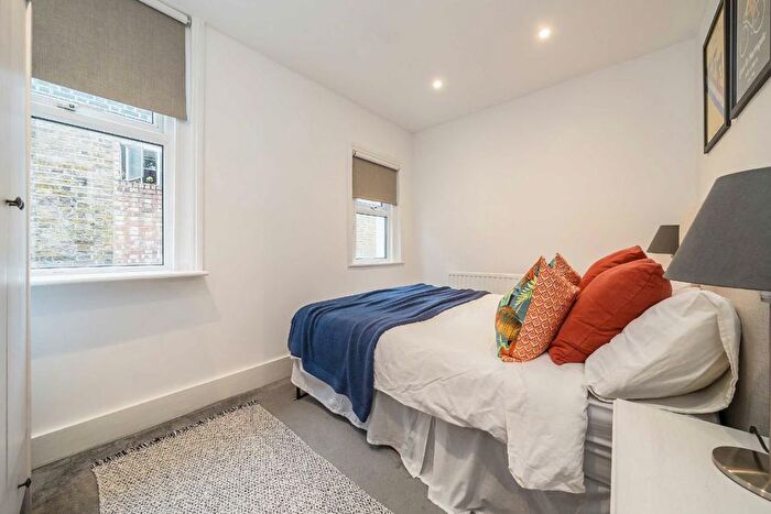 1 Bedroom Flat For Sale In Holly Road, Twickenham, TW1