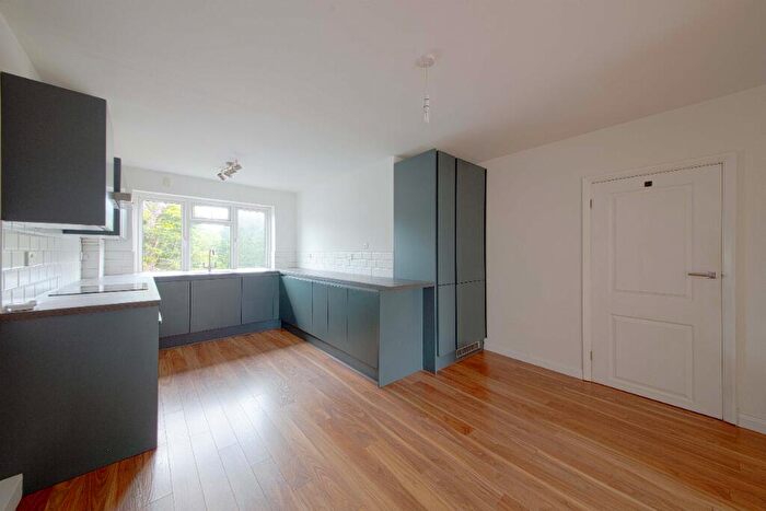 2 Bedroom Flat To Rent In Ray Park Avenue, Maidenhead, SL6