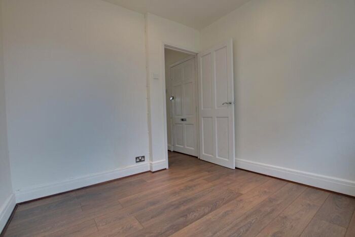 2 Bedroom Flat To Rent In Cranley Court, Beckenham Grove, Bromley, Kent, BR2