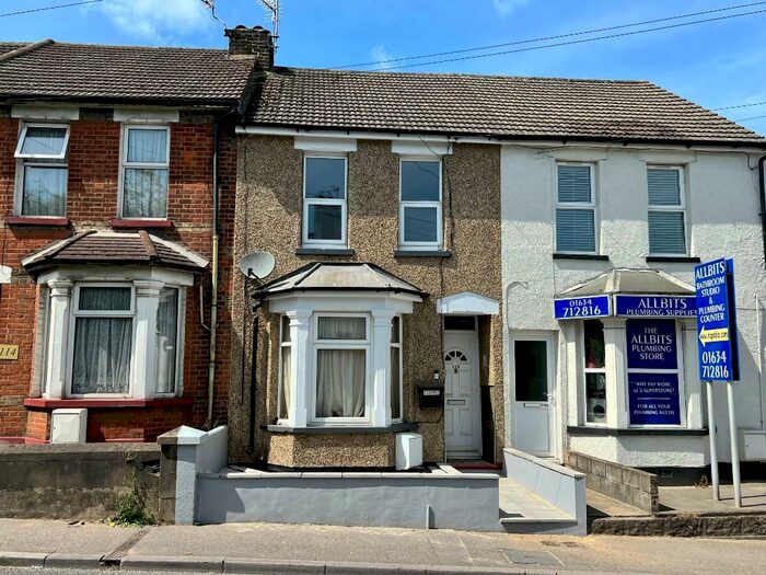 2 Bedroom Maisonette To Rent In Cuxton Road, Rochester, Kent, ME2