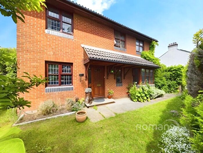 4 Bedroom Detached House For Sale In Guildford Road, Ash, Aldershot, GU12