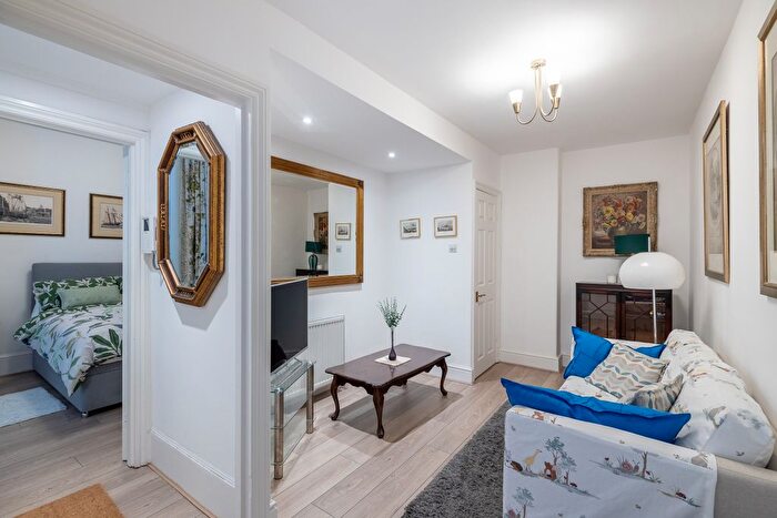 1 Bedroom Flat To Rent In Lower Sloane Street, London, SW1W