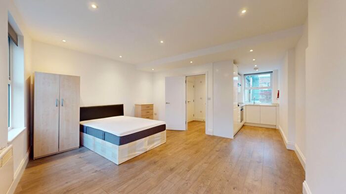 Studio To Rent In Ballards Lane, London, N12