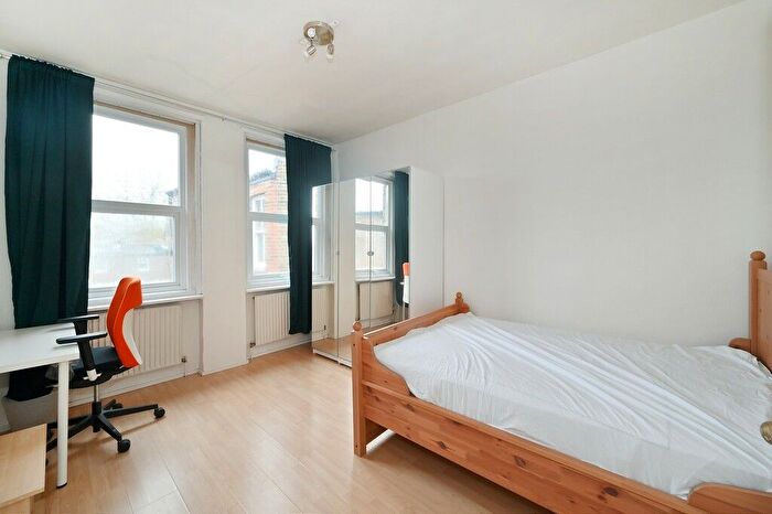 3 Bedroom Flat To Rent In Talgarth Mansions, Barons Court, W14