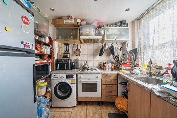 2 Bedroom Apartment For Sale In Doddington Grove, London, SE17