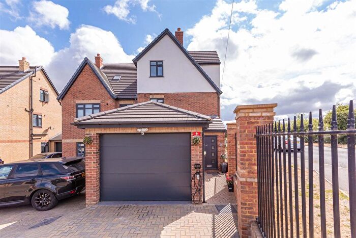 6 Bedroom Semi-detached House For Sale In Bath Road, Burnham, SL6