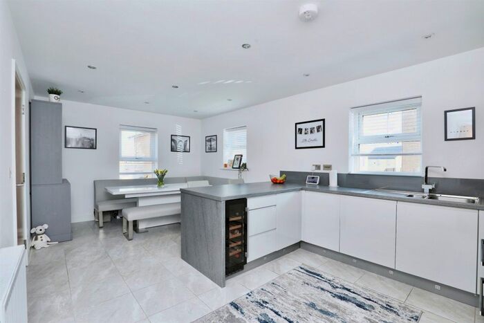 4 Bedroom Detached House For Sale In Tivey Road, Eckington, Sheffield, S21