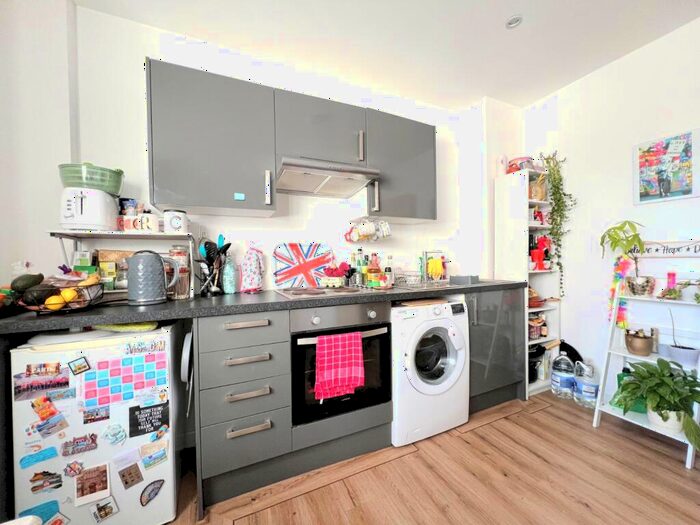 1 Bedroom Flat To Rent In Arundel Street, Portsmouth, Hampshire, PO1