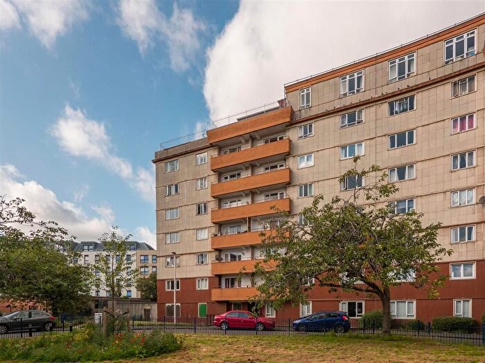 3 Bedroom Flat To Rent In , Westfield Court, Edinburgh, EH11