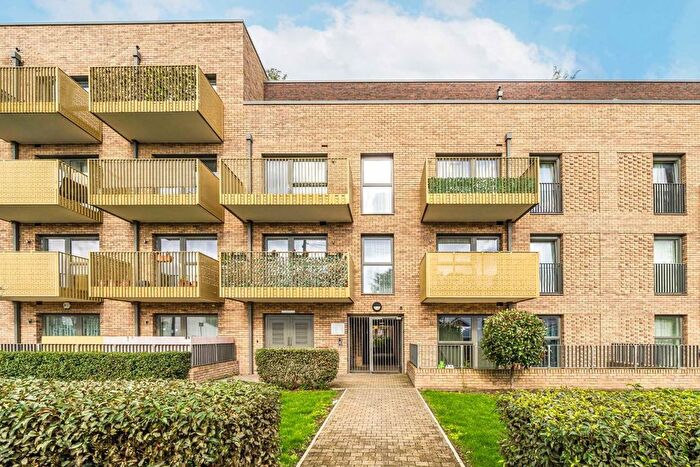 1 Bedroom Flat To Rent In Pears Road, Hounslow, TW3