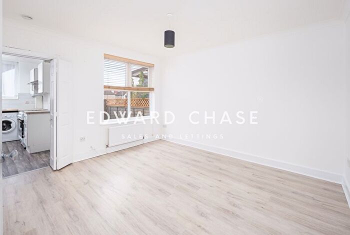 1 Bedroom Flat To Rent In Pavement Mews, Chadwell Heath, Romford, RM6