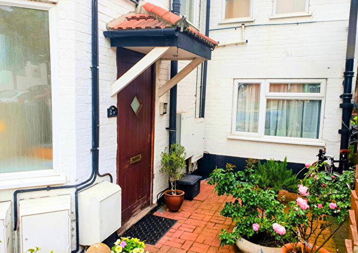 3 Bedroom Flat For Sale In Hurstwood Road, Temple Fortune, London, NW11