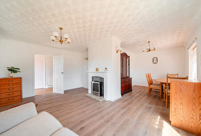 2 Bedroom Bungalow For Sale In Milford Avenue, Wick, Bristol, Gloucestershire, BS30