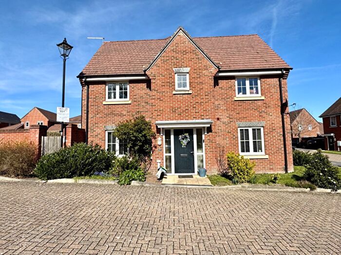 3 Bedroom Semi Detached House For Sale In Vaughan Close, Hartley Wintney, Hook, RG27