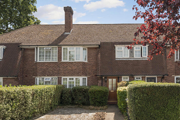 3 Bedroom Terraced House For Sale In West Barnes Lane, New Malden, KT3