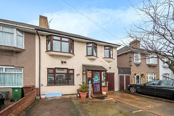 4 Bedroom Semi-Detached House For Sale In Berkeley Avenue, Bexleyheath, DA7