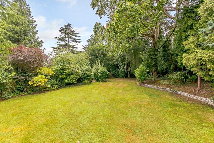 5 Bedroom Detached House For Sale In Courtleas, Cobham, KT11