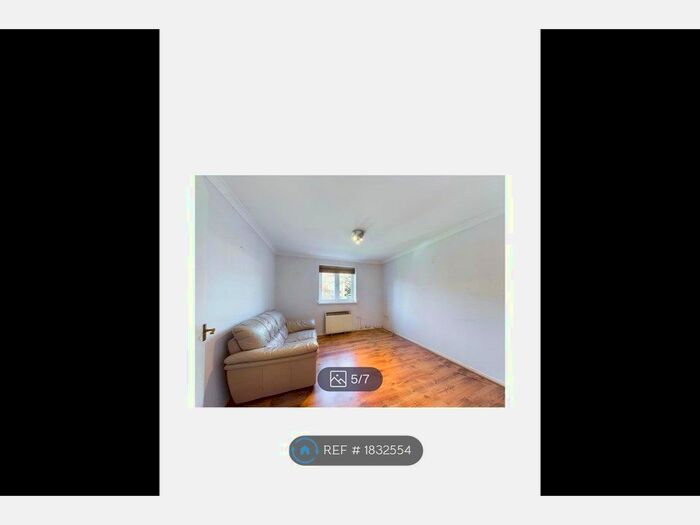 2 Bedroom Flat To Rent In Maplin Park, Slough, SL3