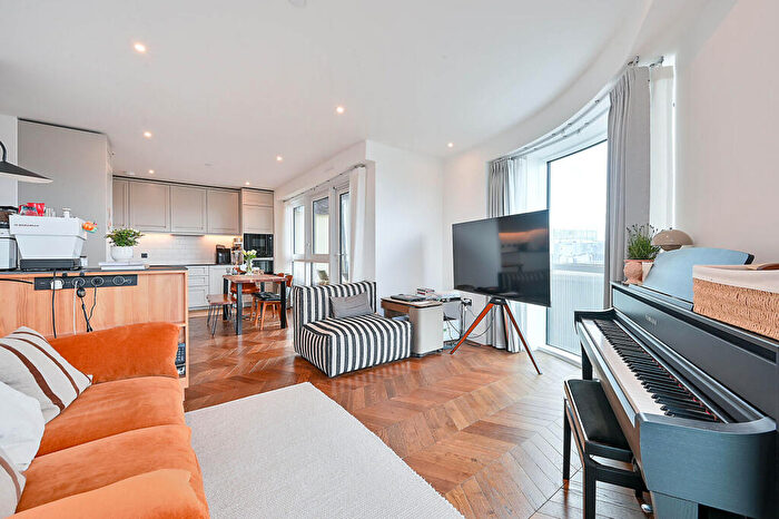2 Bedroom Flat For Sale In The Royal Exchange, Kingston, Kingston Upon Thames, KT1