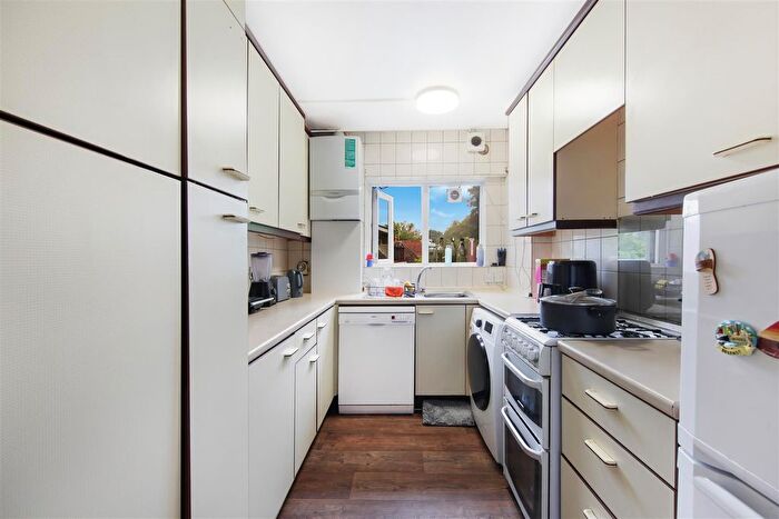 3 Bedroom Property To Rent In Manor Hall Drive, London, NW4