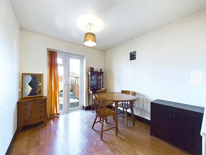 2 Bedroom Semi-Detached Bungalow For Sale In Collingwood Avenue, Bilton, Rugby, CV22